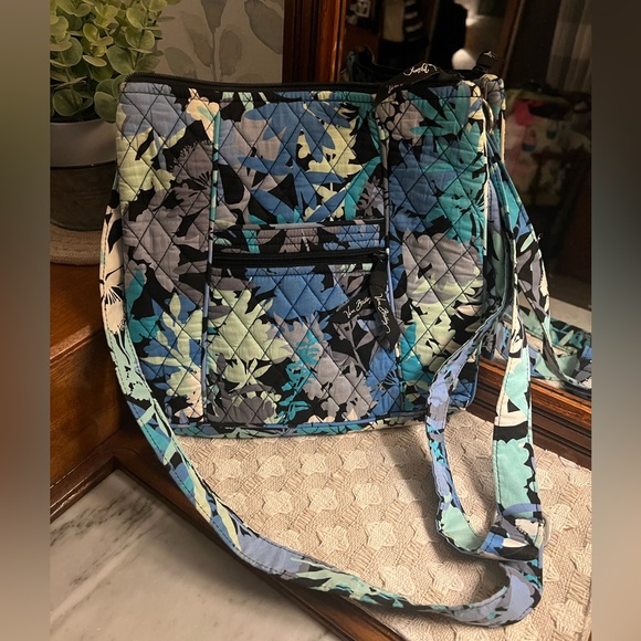 VERA BRADLEY Classic Quilted Hipster Crossbody Purse in Camo Floral *Retired* - Picture 1 of 5